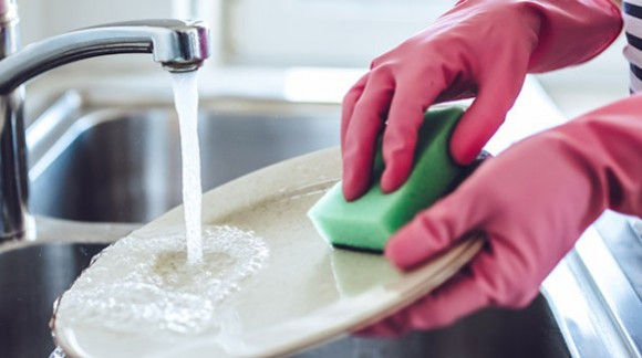 ¿Lavar trastes lo salpica todo? Conoce las claves para elegir una Tarja