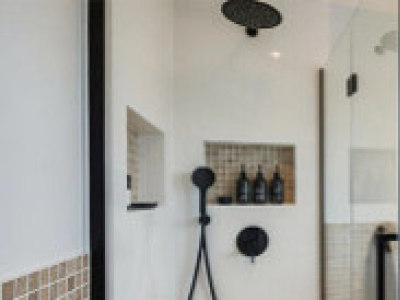 Diferencias entre accesorios de acero inoxidable, cromo y plástico